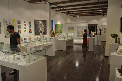 Admire the Glory of Art Souq Admire the Glory of Art Souq